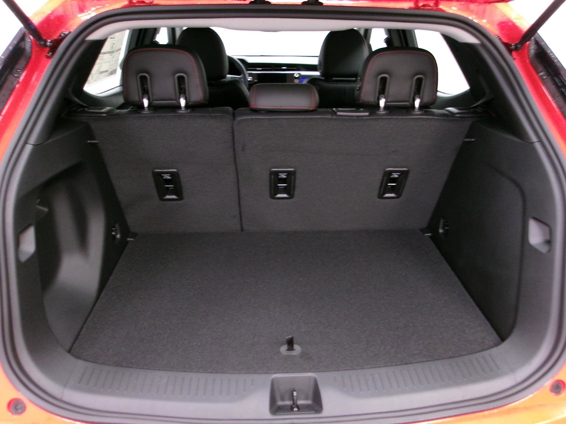 Used 2027 Chevrolet Bolt RS w/ Technology Package FWD image 11