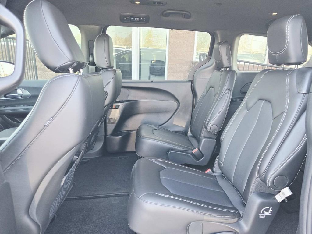 New 2026 Chrysler Pacifica Select FWD image 14