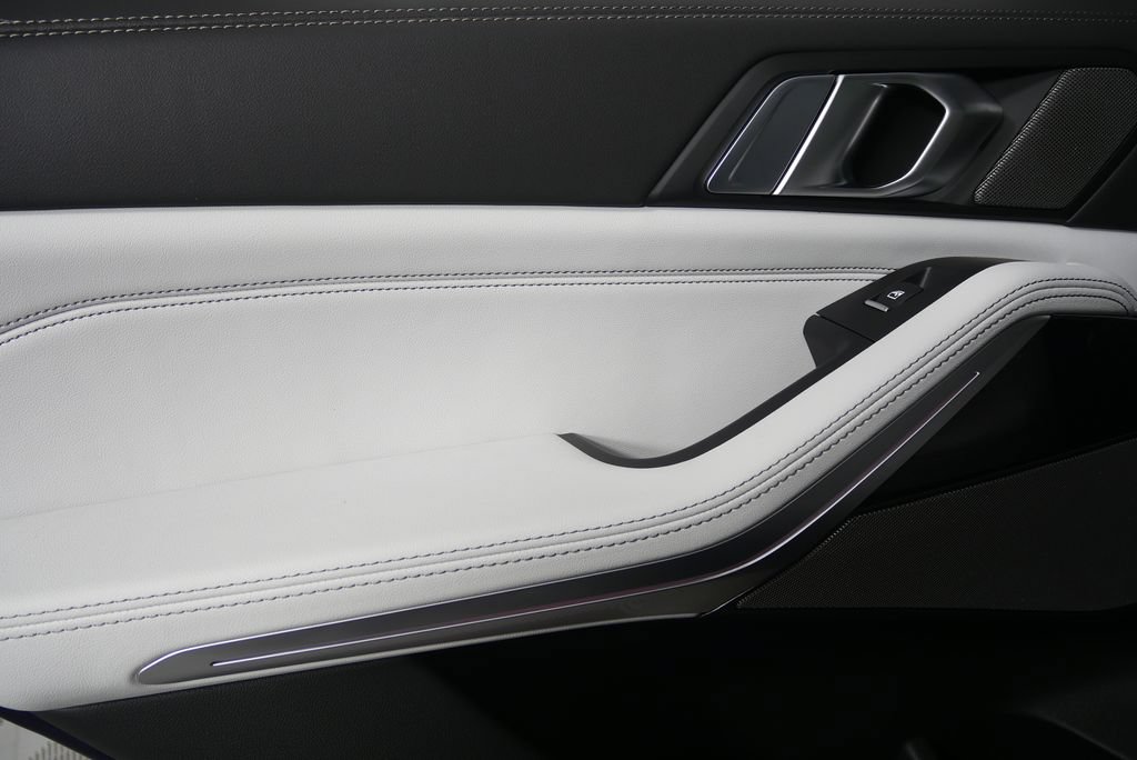 Used 2026 BMW X5 sDrive40i w/ M Sport Package RWD image 14