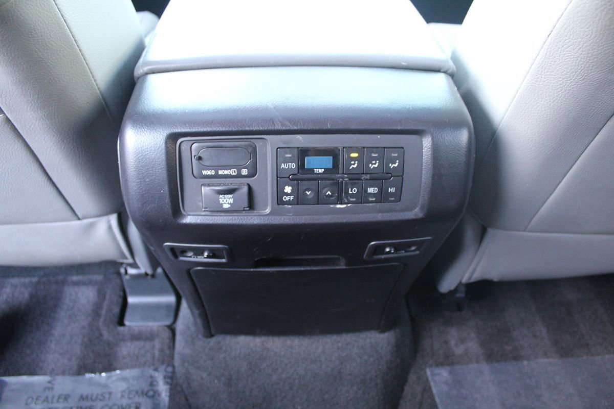 Used 2014 Toyota Sequoia Platinum AWD/4WD image 29
