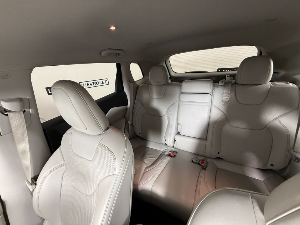 Used 2019 Jeep Cherokee Limited image 31