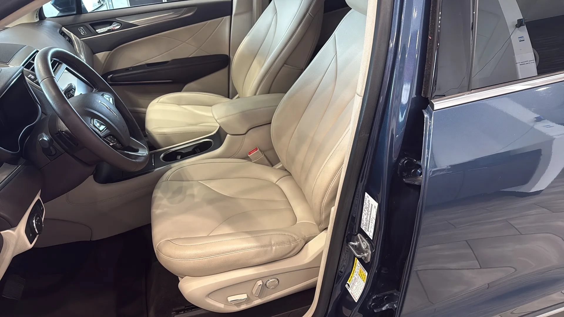Used 2018 Lincoln MKC Premiere FWD image 15