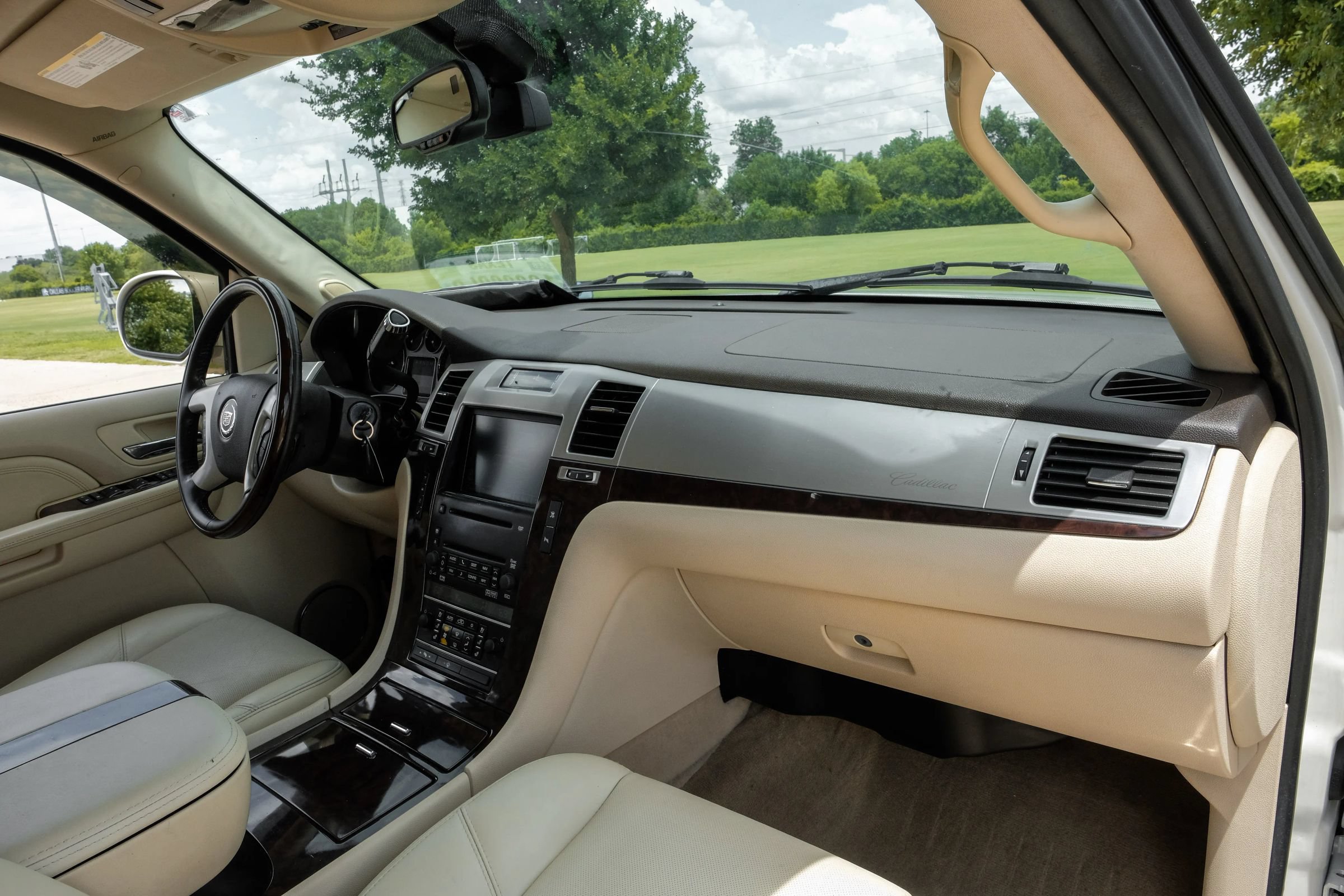 Used 2007 Cadillac Escalade EXT w/ Information Package AWD/4WD image 16
