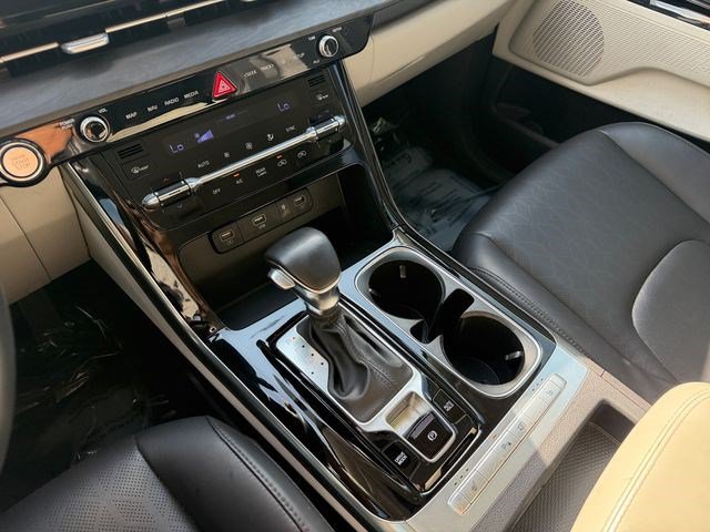 Used 2022 Kia Carnival EX FWD image 24