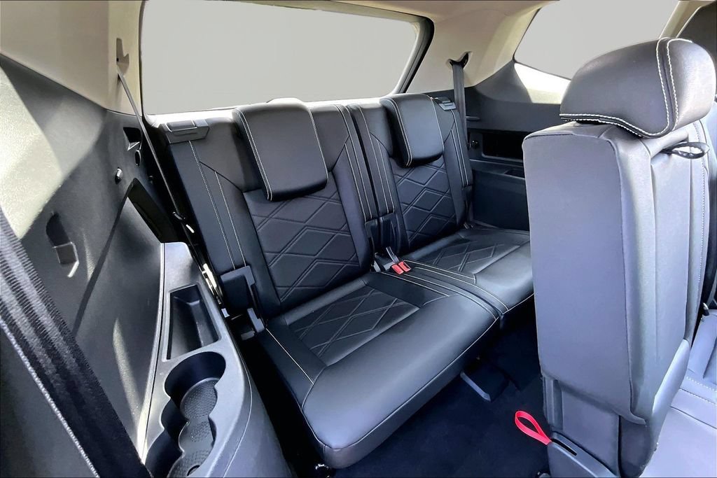 Used 2025 Volkswagen Atlas SE FWD image 18