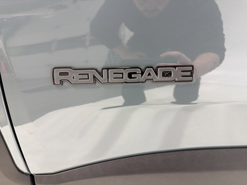 Used 2017 Jeep Renegade Altitude image 8