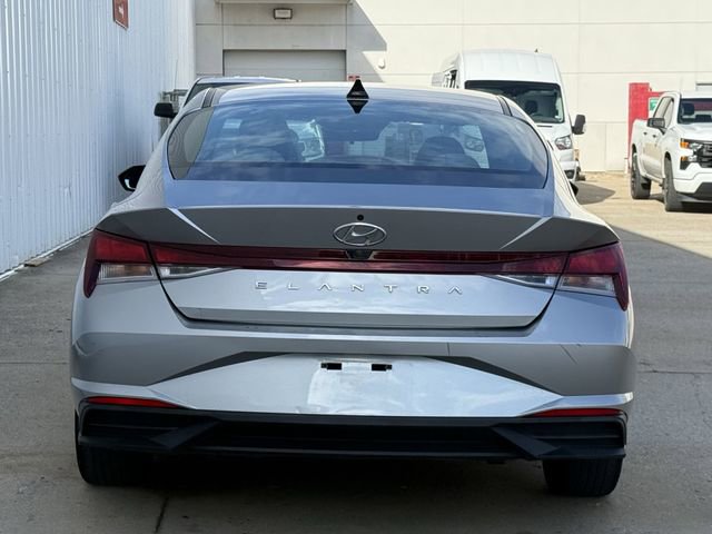 Used 2022 Hyundai Elantra SEL image 5