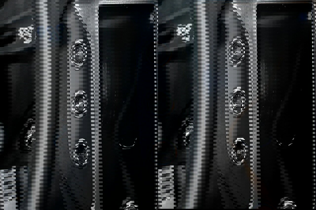 Used 2024 McLaren 750S Spider RWD image 32