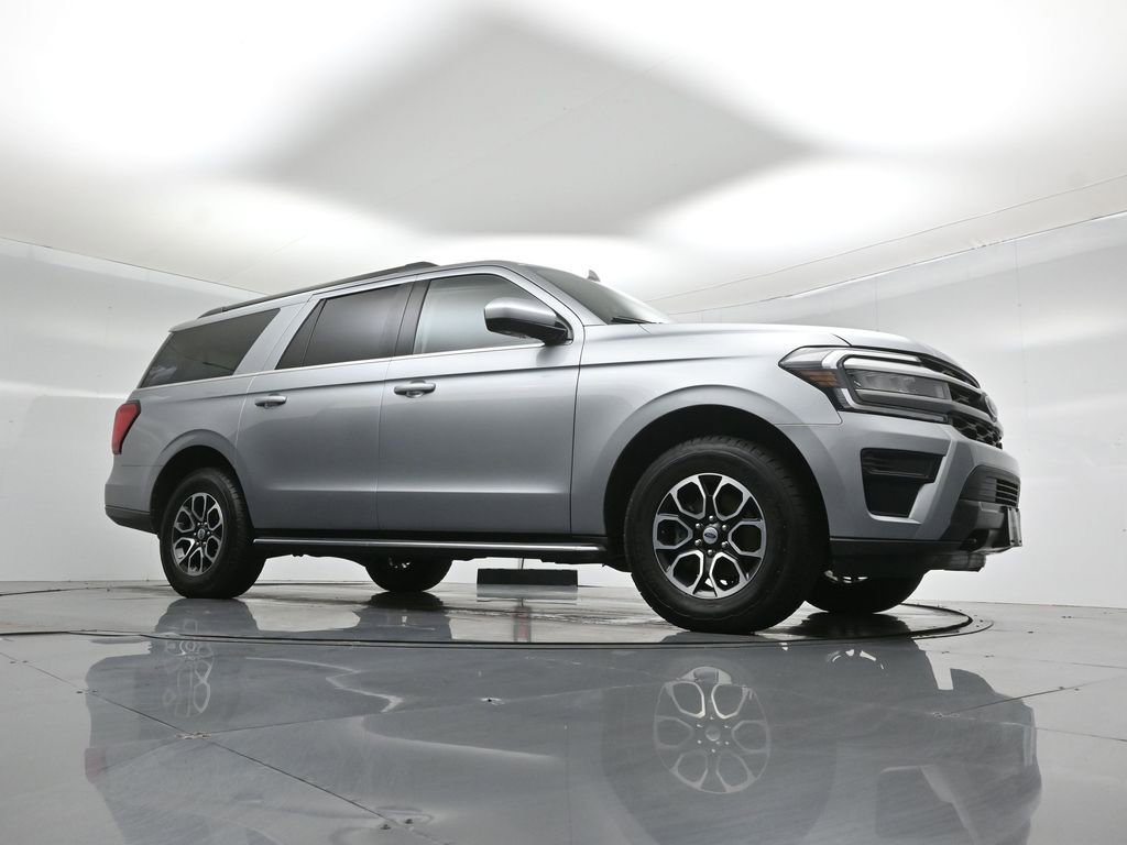 Certified 2023 Ford Expedition Max XLT image 4