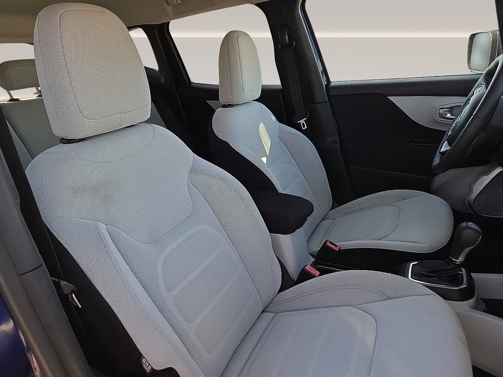 Used 2019 Jeep Renegade Latitude FWD image 8