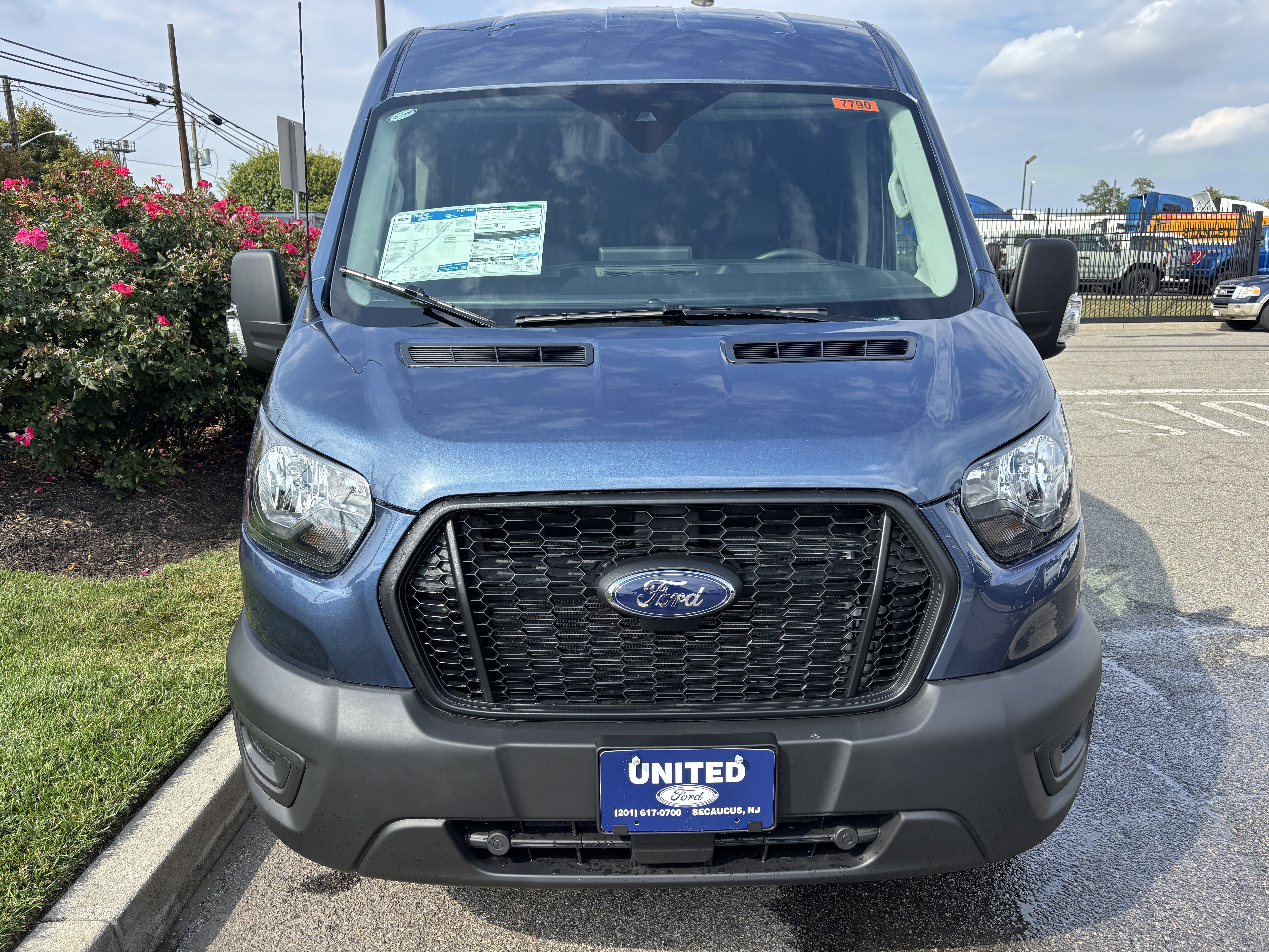 New 2025 Ford Transit 250 148 Medium Roof image 3