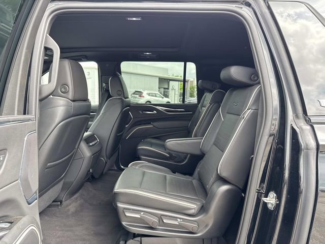 Used 2023 Cadillac Escalade ESV Sport AWD/4WD image 13