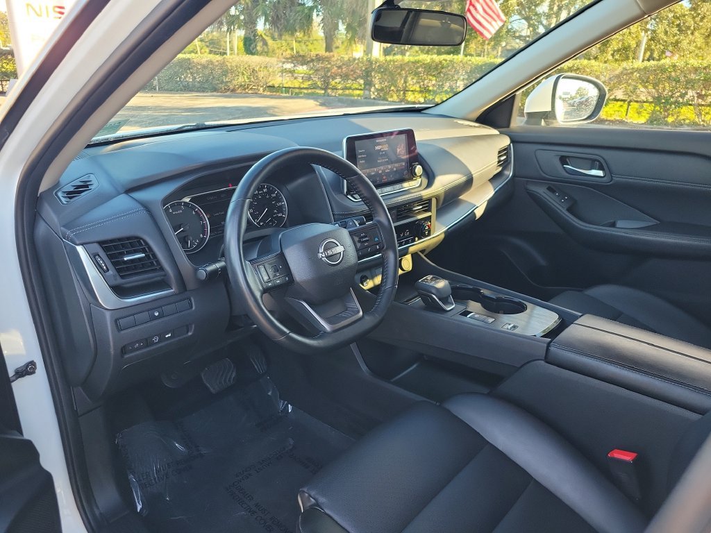 Used 2025 Nissan Rogue SV w/ SV Premium Package FWD image 15
