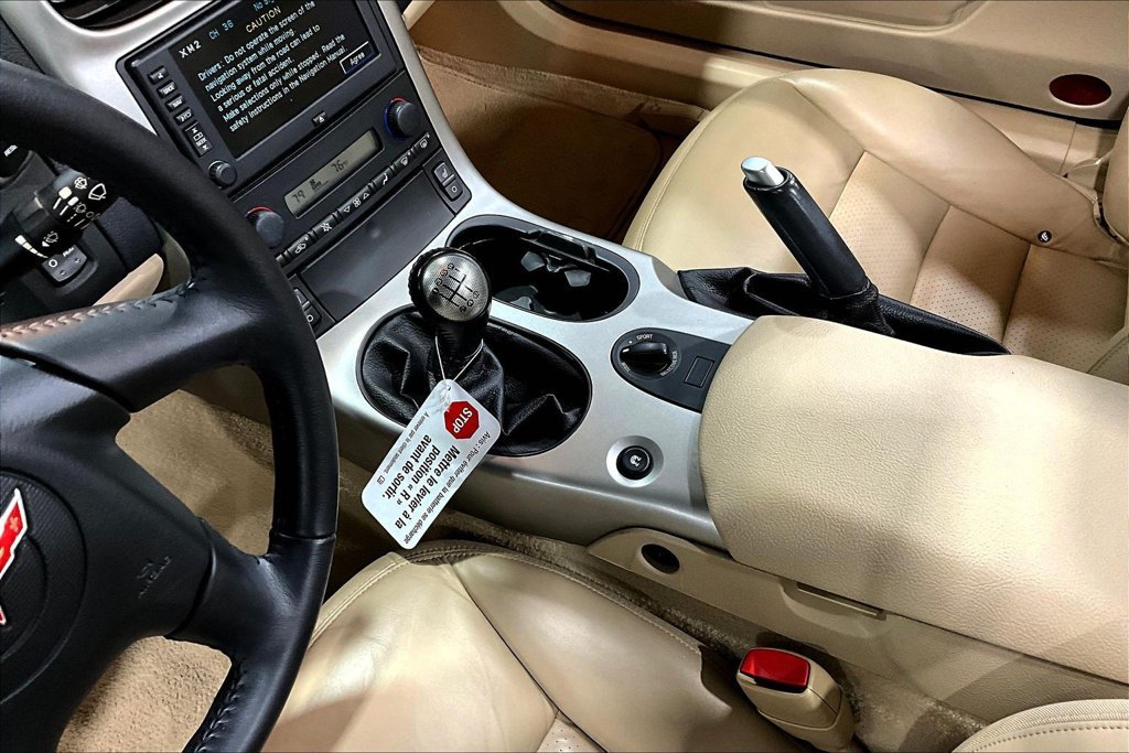 Used 2005 Chevrolet Corvette Convertible w/ Preferred Equipment Group RWD image 15