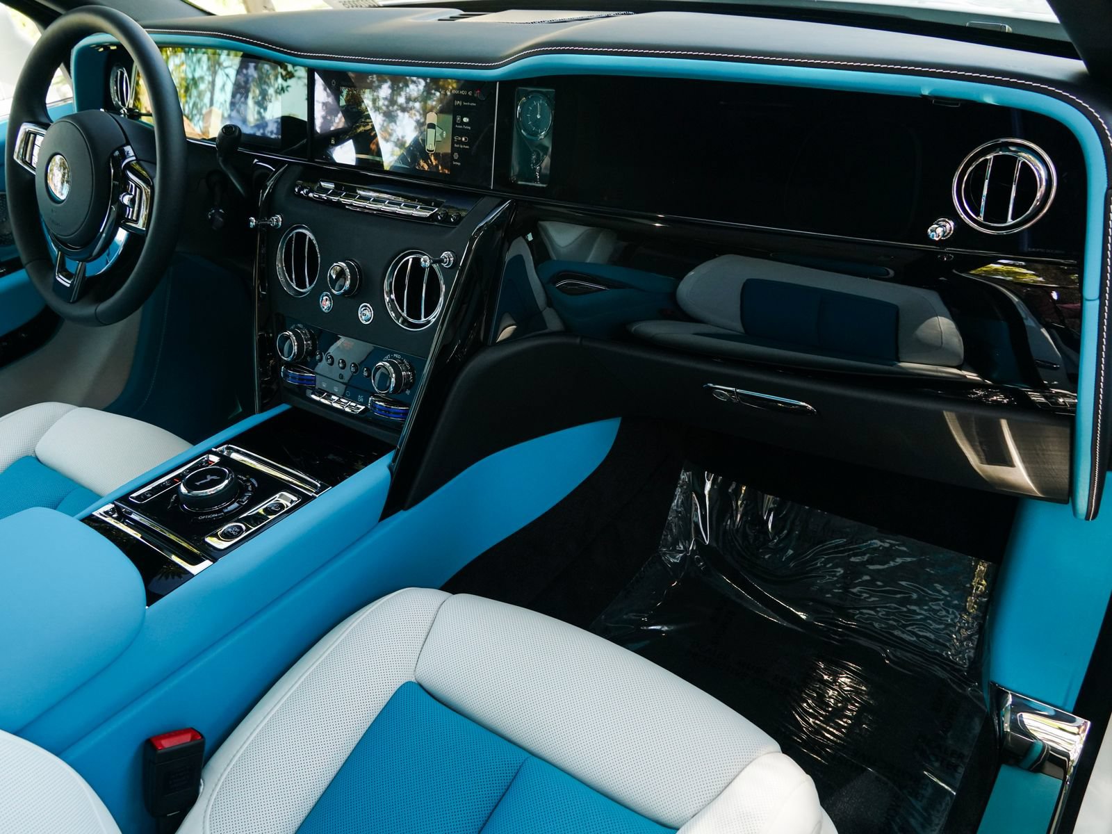 New 2027 Rolls-Royce Cullinan Black Badge AWD/4WD image 17