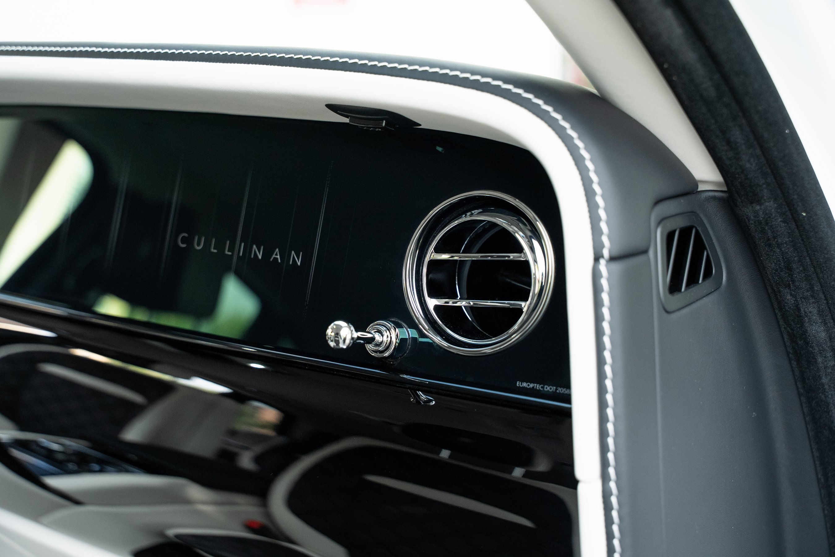 Used 2025 Rolls-Royce Cullinan Black Badge image 69