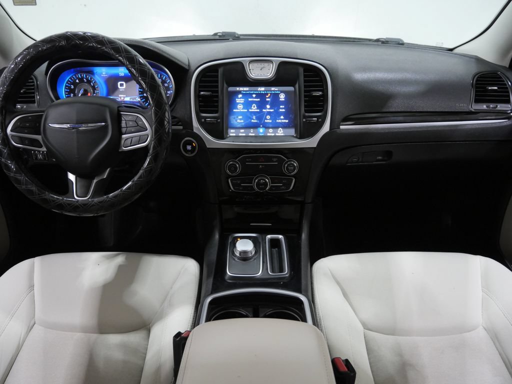 Used 2023 Chrysler 300 Touring RWD image 7