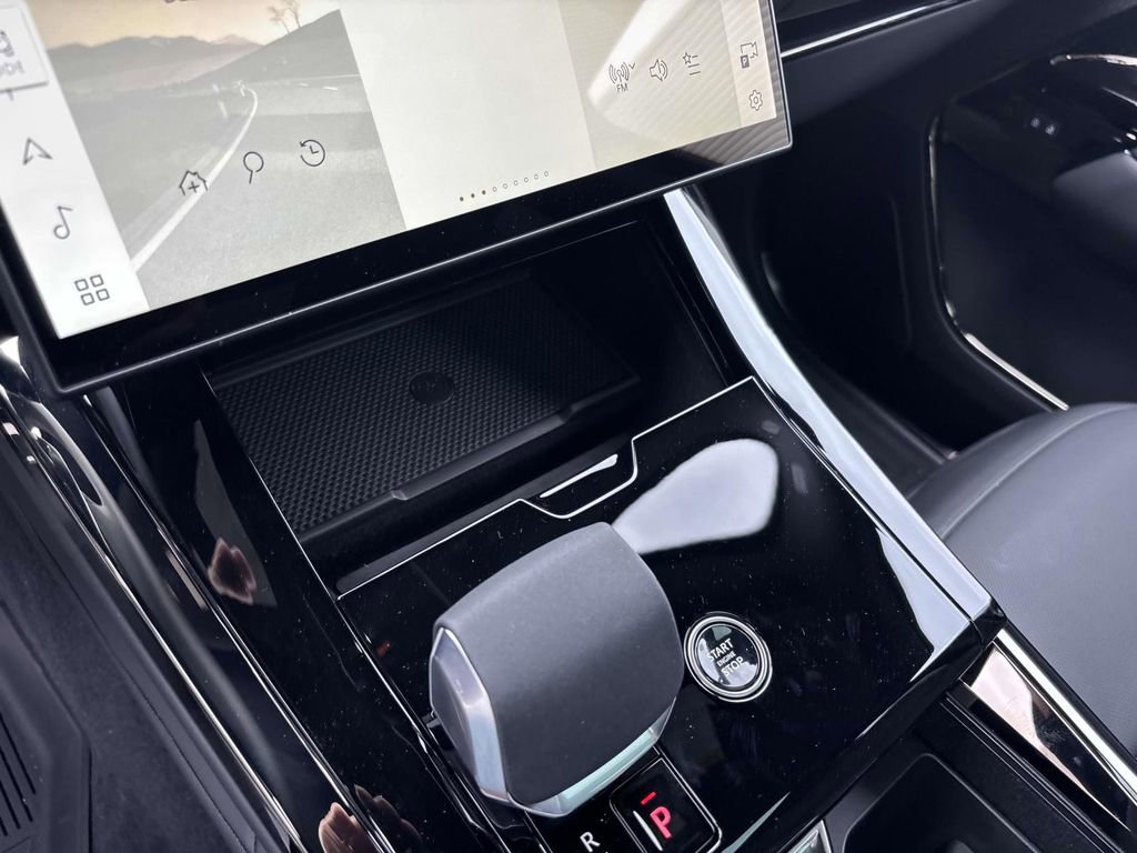 New 2025 Land Rover Range Rover Sport Dynamic SE image 17