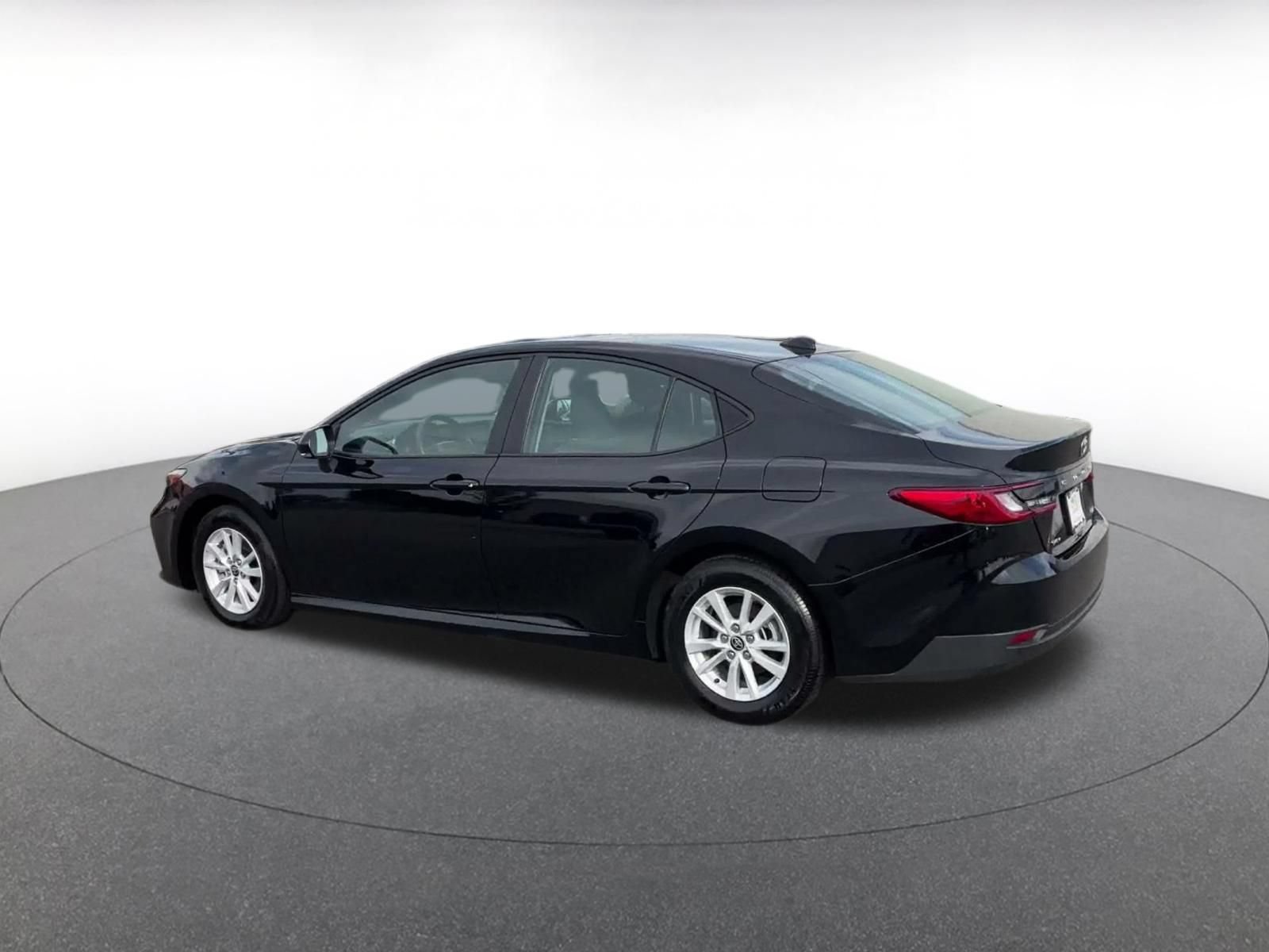 Used 2025 Toyota Camry LE FWD image 9