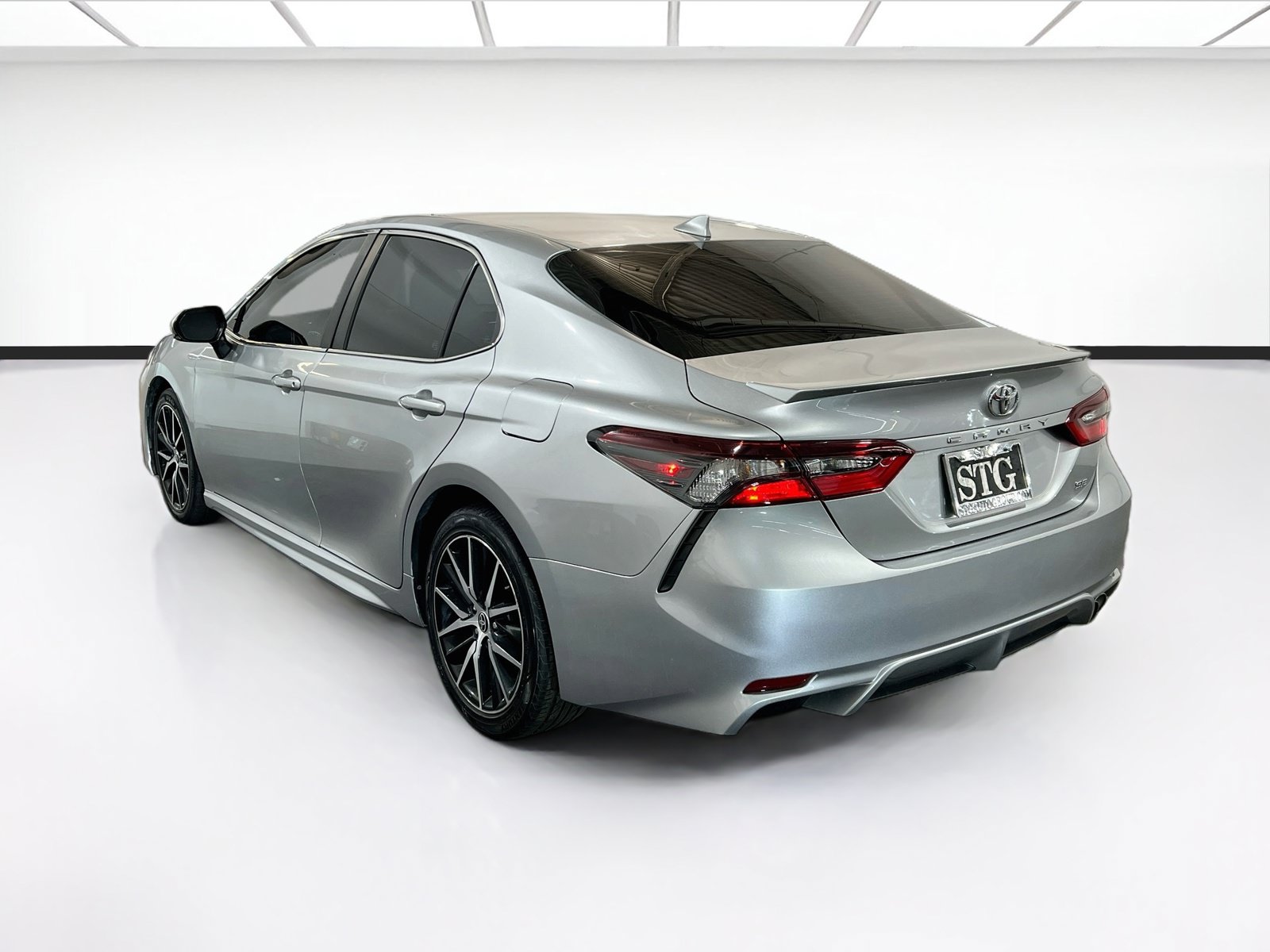 Used 2023 Toyota Camry SE FWD image 6