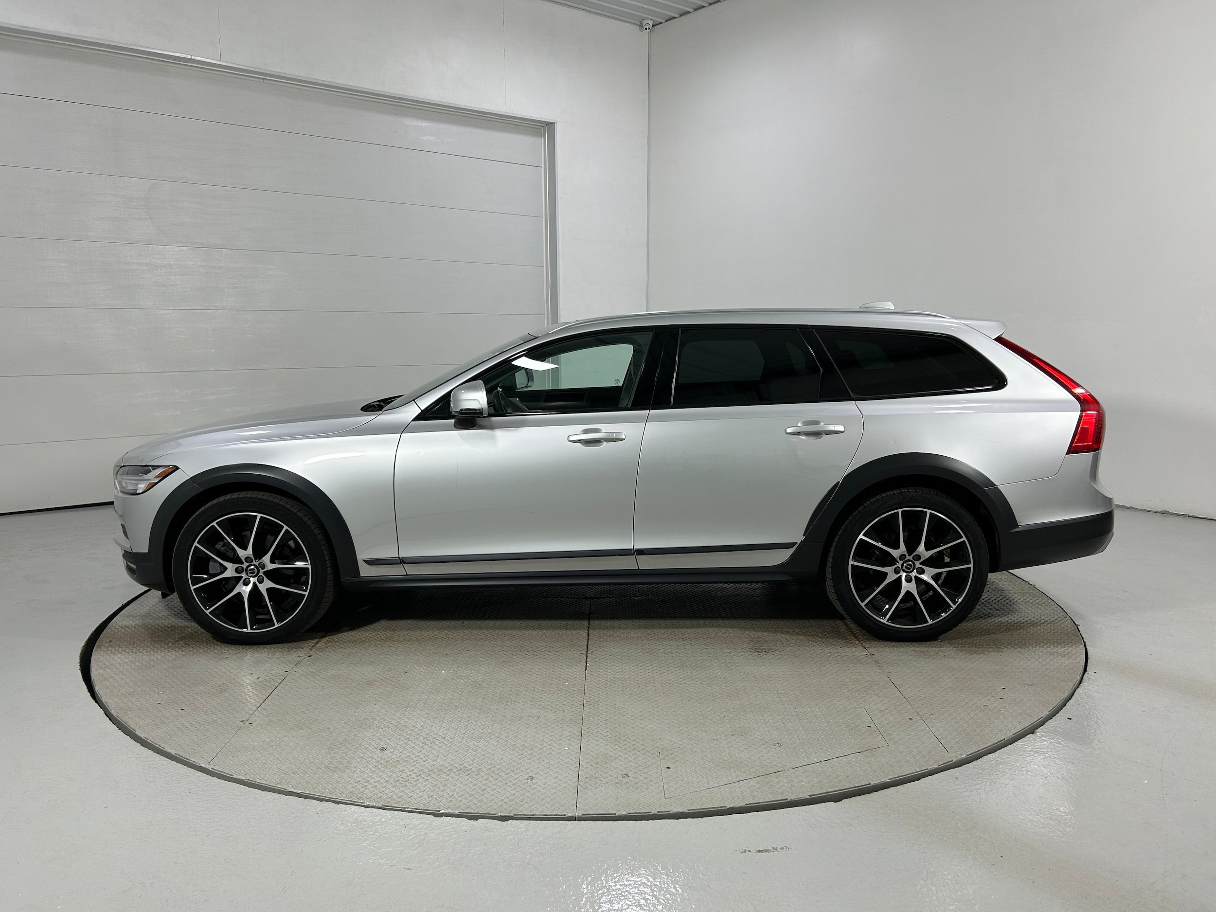 Used 2020 Volvo V90 T6 Cross Country AWD/4WD image 21