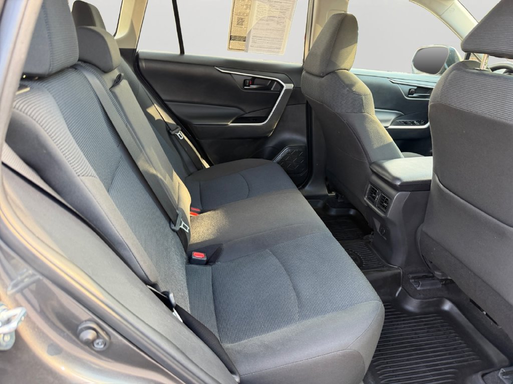 Used 2022 Toyota RAV4 LE AWD/4WD image 13