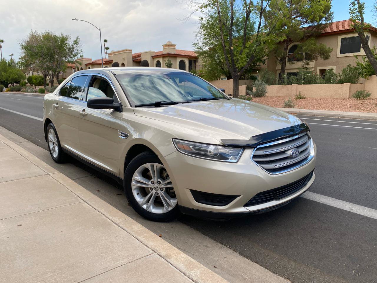 Used 2018 Ford Taurus SE FWD image 5