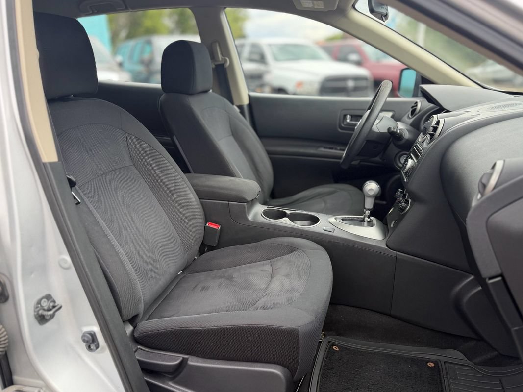 Used 2015 Nissan Rogue S AWD/4WD image 6