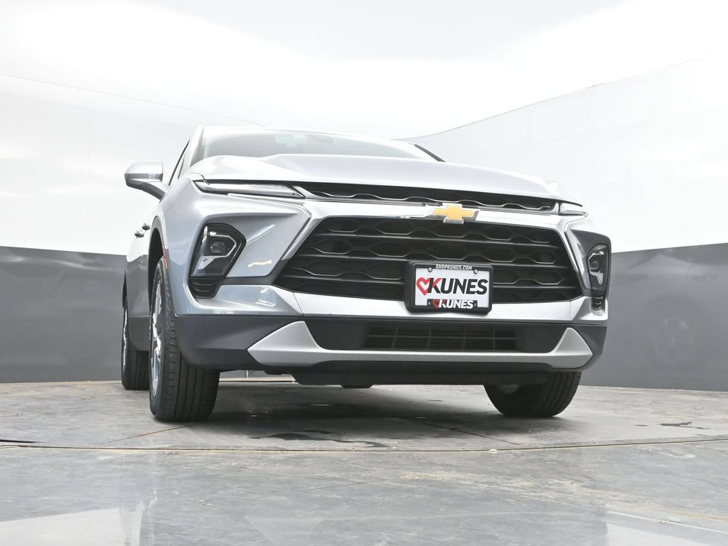 Used 2025 Chevrolet Blazer LT FWD image 30