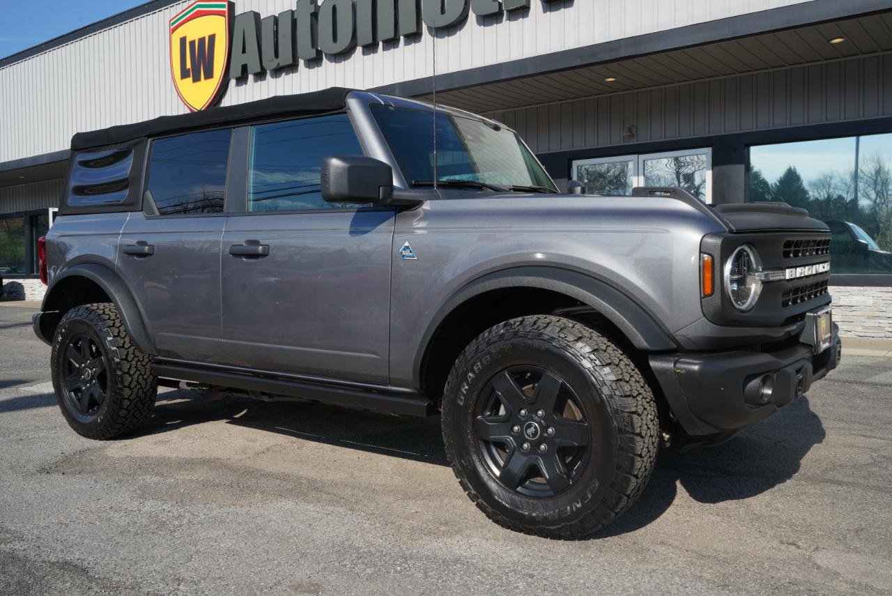 Used 2022 Ford Bronco Black Diamond image 3
