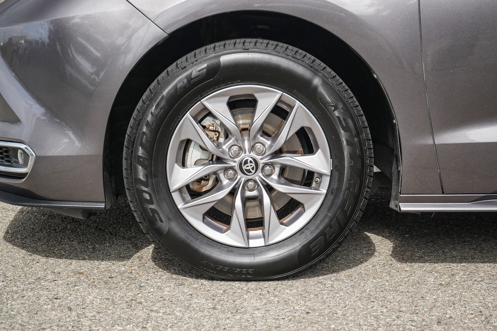 Used 2024 Toyota Sienna XLE FWD image 11