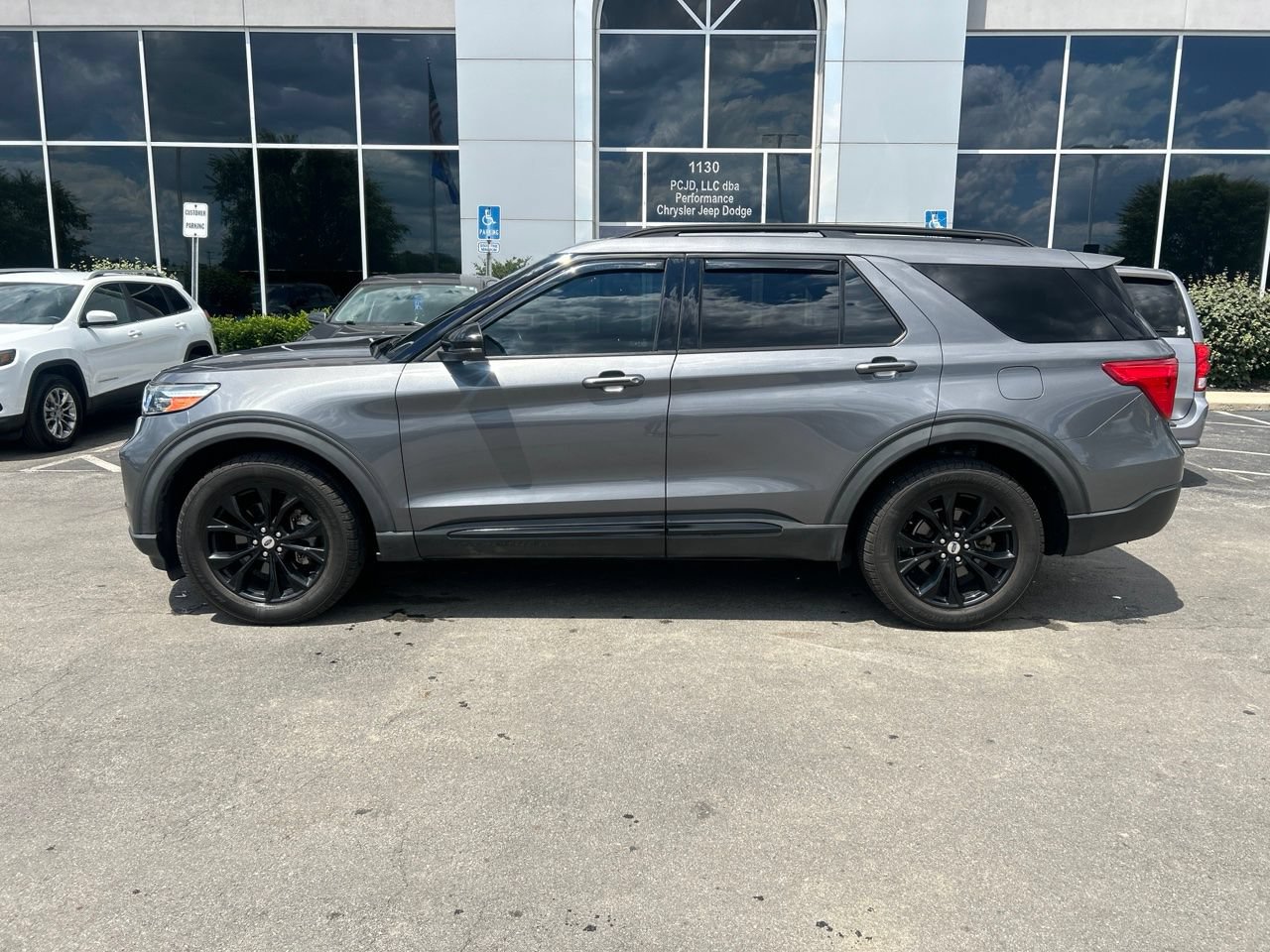 Used 2021 Ford Explorer Limited w/ Equipment Group 301A AWD/4WD image 6