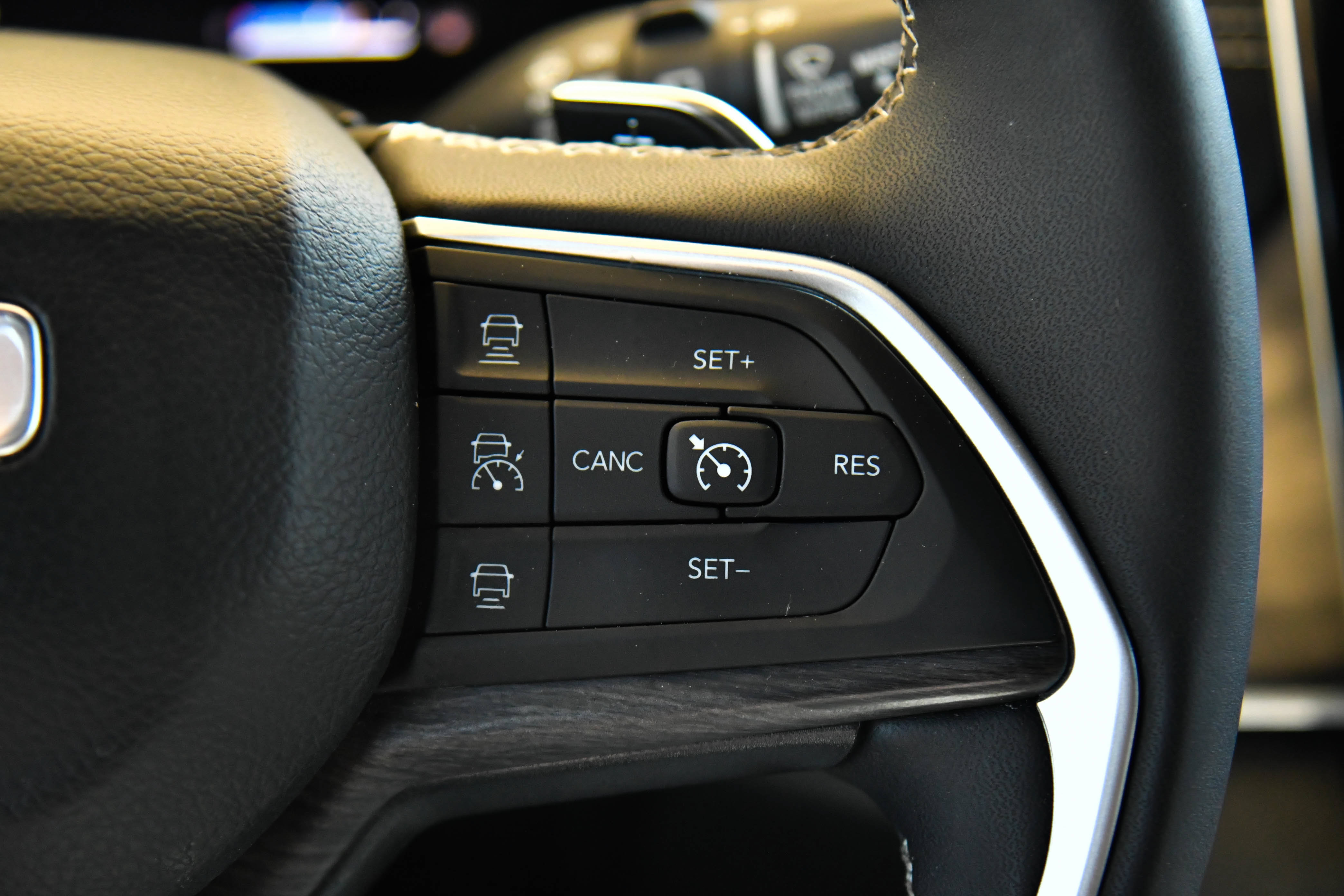 Used 2024 Jeep Grand Cherokee L Limited w/ Luxury Tech Group II AWD/4WD image 39