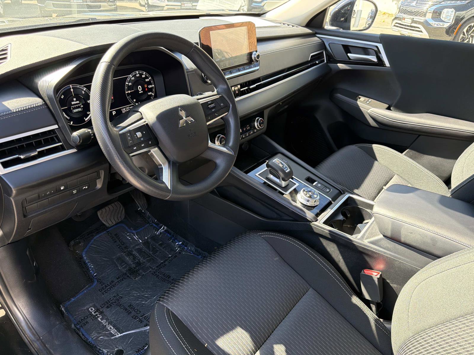 Used 2023 Mitsubishi Outlander ES image 16