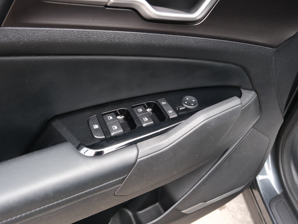Used 2024 Kia Sportage EX FWD image 26