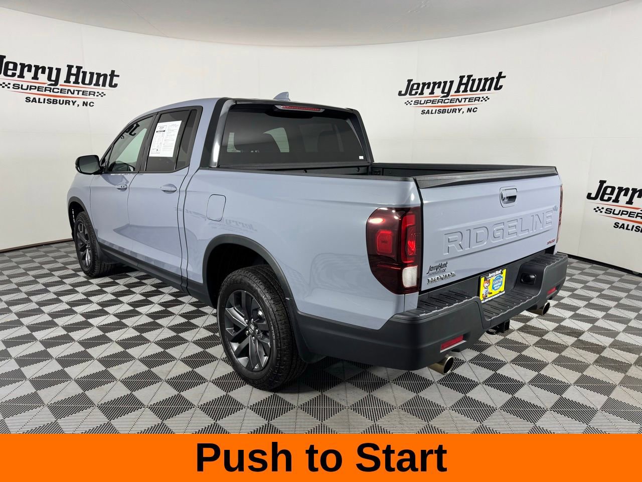 Used 2025 Honda Ridgeline Sport image 9