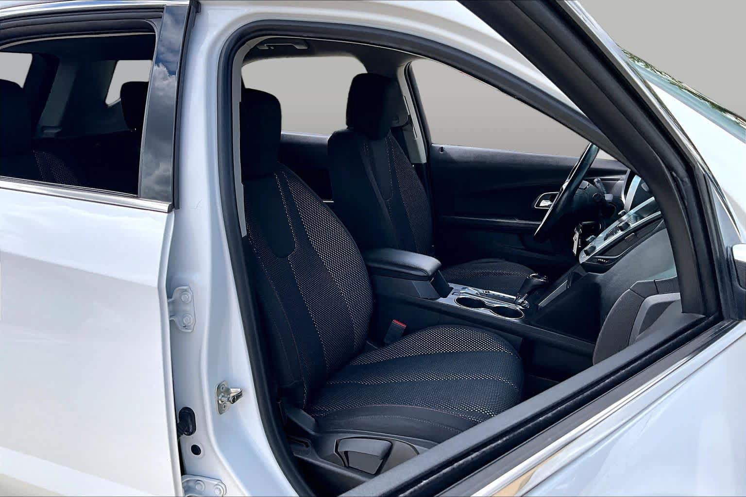 Used 2017 Chevrolet Equinox LT w/ Convenience Package AWD/4WD image 9