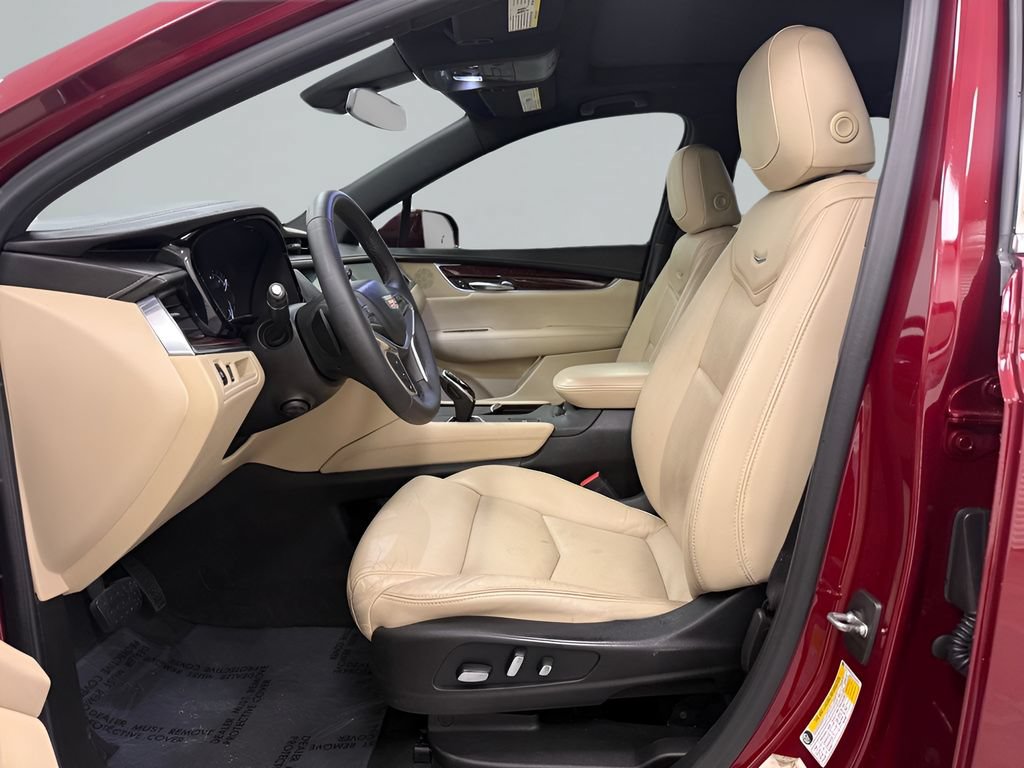 Used 2018 Cadillac XT5 Luxury w/ Driver Awareness Package FWD image 12