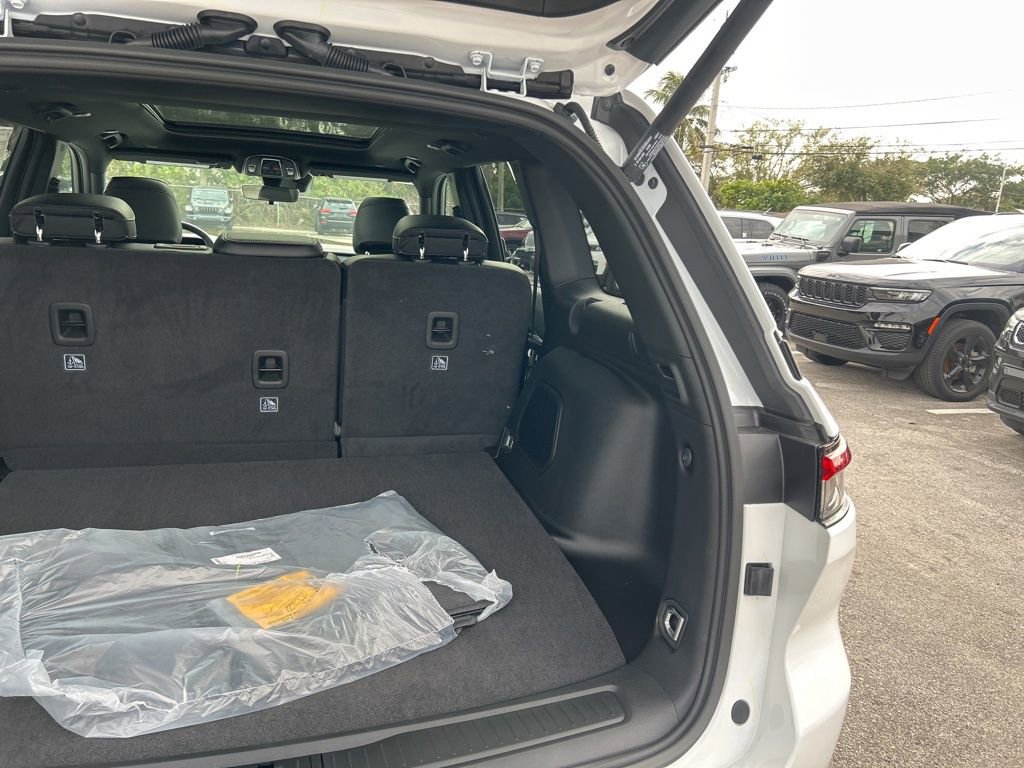 New 2026 Jeep Grand Cherokee Limited RWD image 33