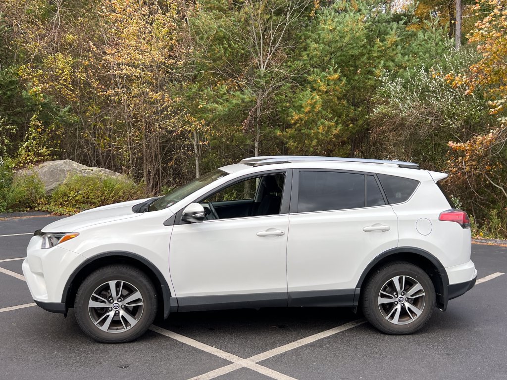 Used 2018 Toyota RAV4 XLE AWD/4WD image 33