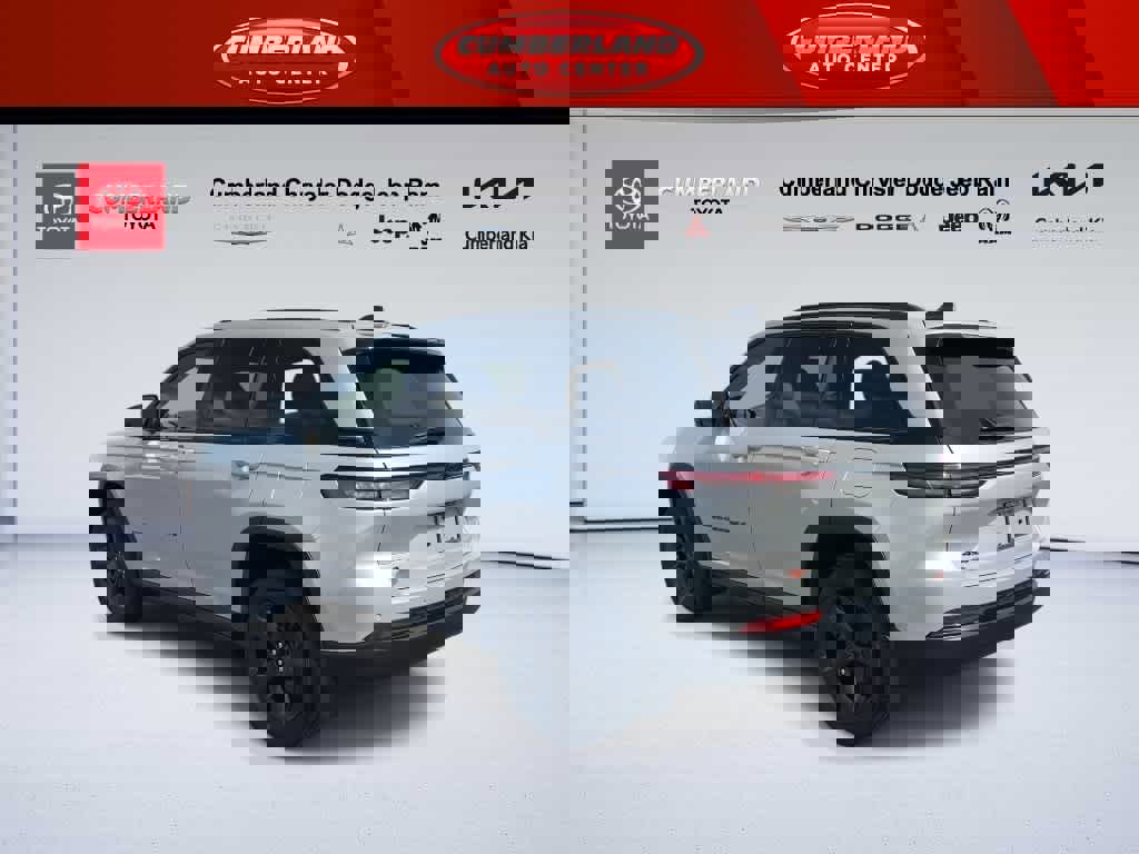 Used 2023 Jeep Grand Cherokee Altitude image 6