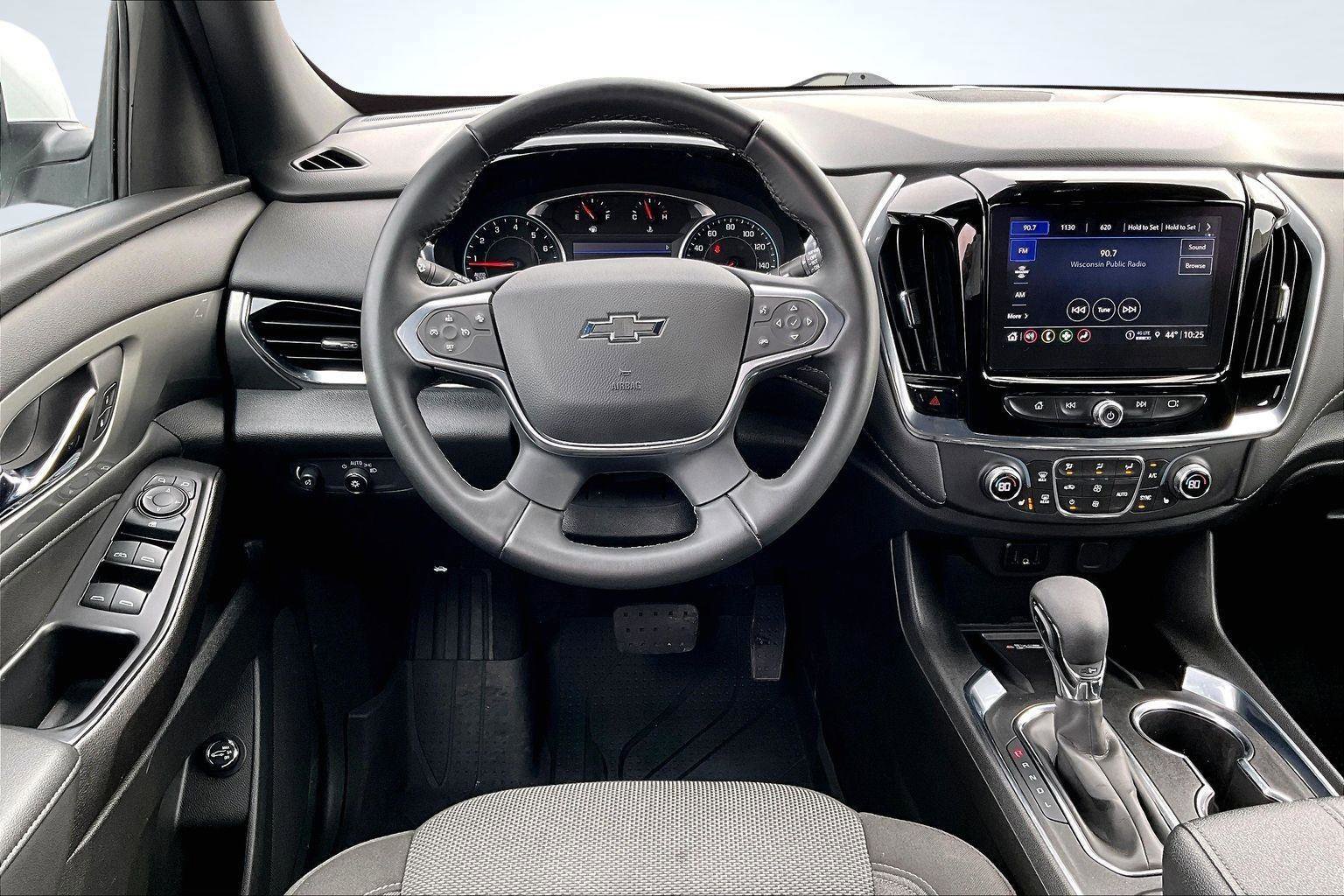 Used 2023 Chevrolet Traverse LT w/ Midnight/Sport Edition image 6