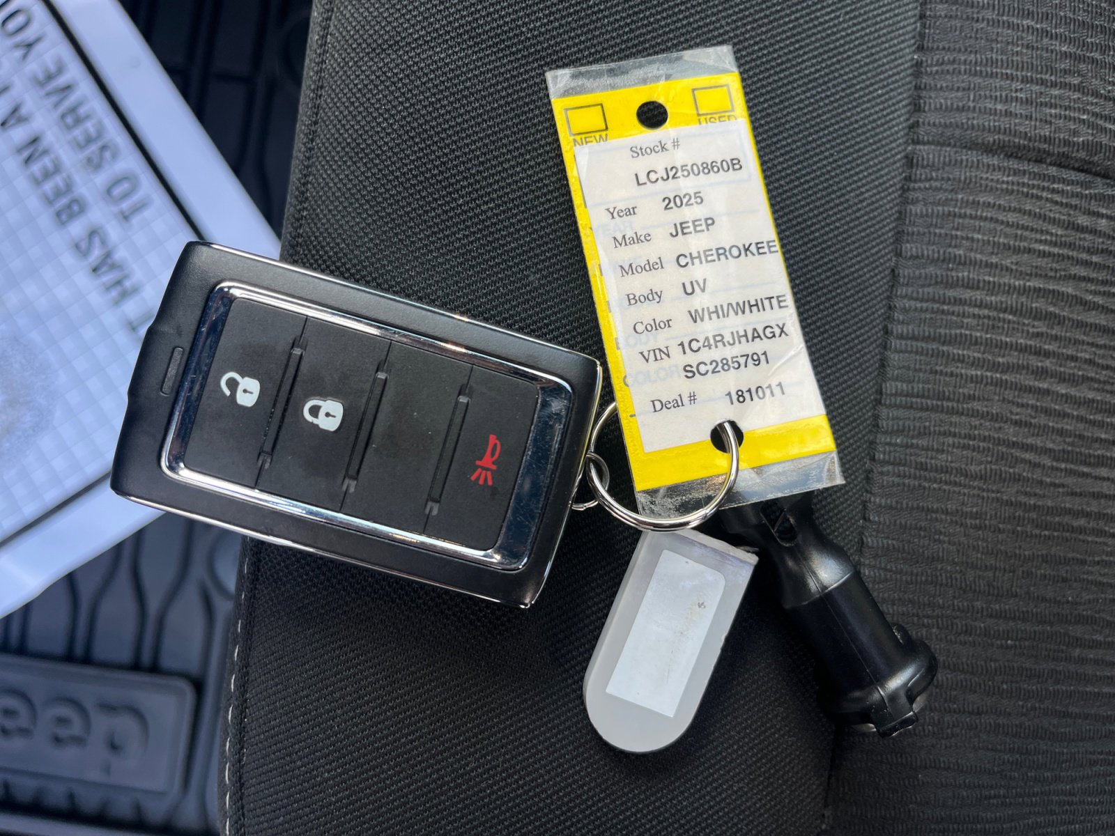 Used 2025 Jeep Grand Cherokee Laredo X w/ Trailer Tow Package AWD/4WD image 30