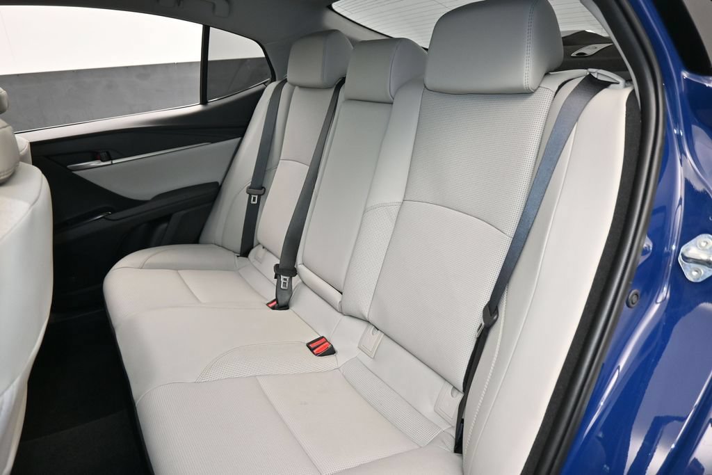 Used 2025 Toyota Camry XLE FWD image 30