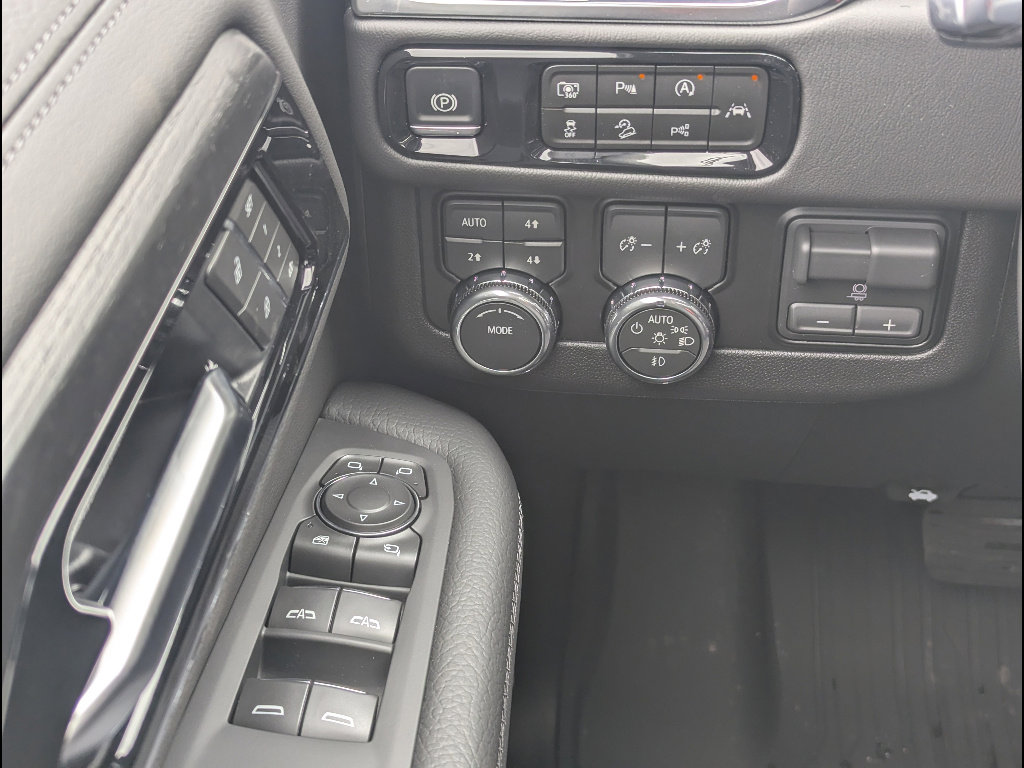 New 2026 GMC Yukon Denali w/ Advanced Technology Package AWD/4WD image 24