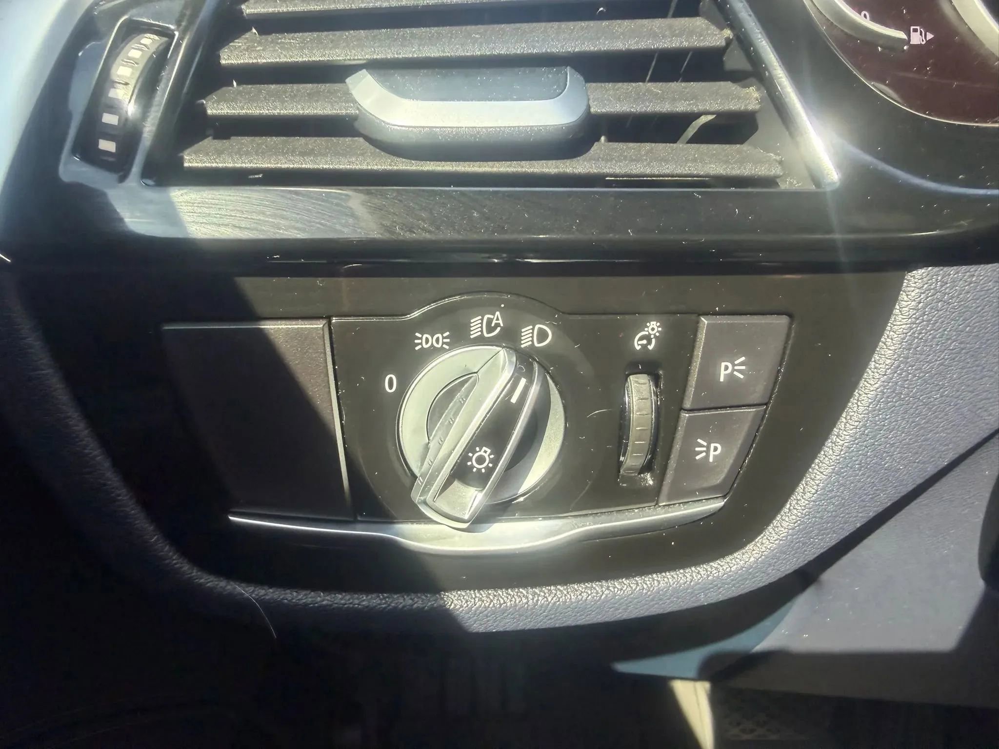 Used 2019 BMW 530i xDrive w/ Premium Package AWD/4WD image 17