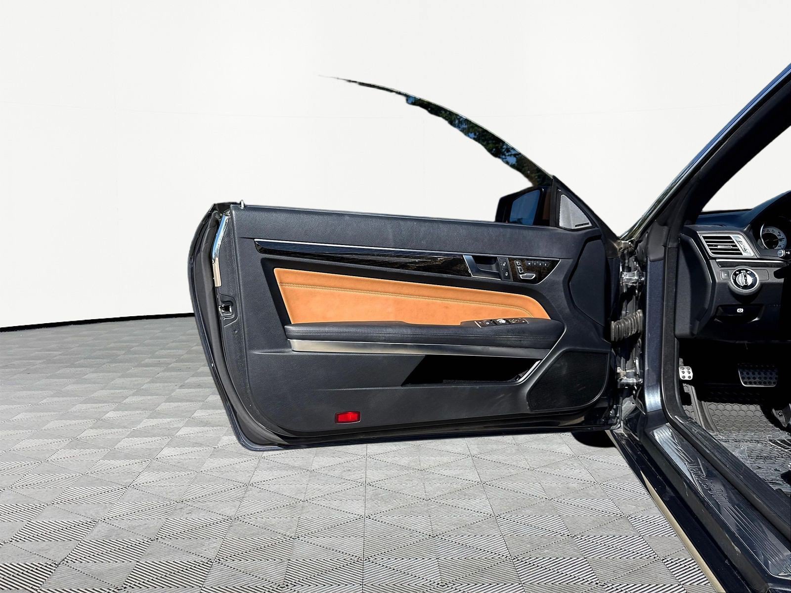 Used 2014 Mercedes-Benz E 350 Coupe image 22