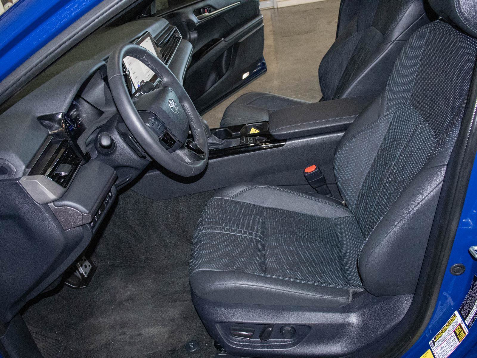 Used 2025 Toyota Camry XSE FWD image 7