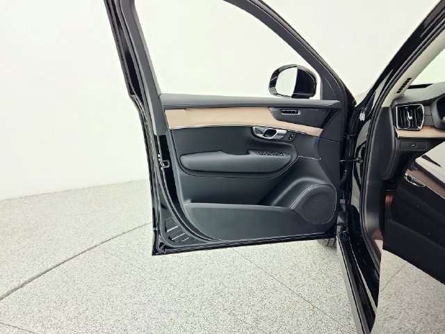 New 2026 Volvo XC90 B6 Plus w/ Protection Package AWD/4WD image 22