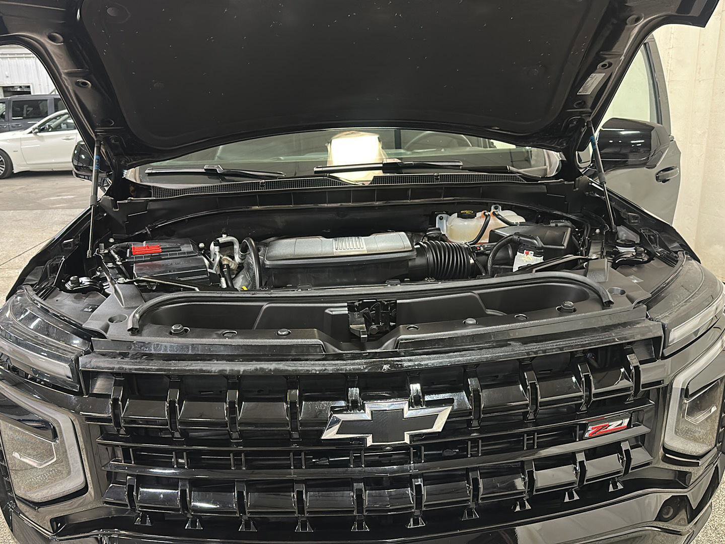 Used 2025 Chevrolet Suburban Z71 AWD/4WD image 13